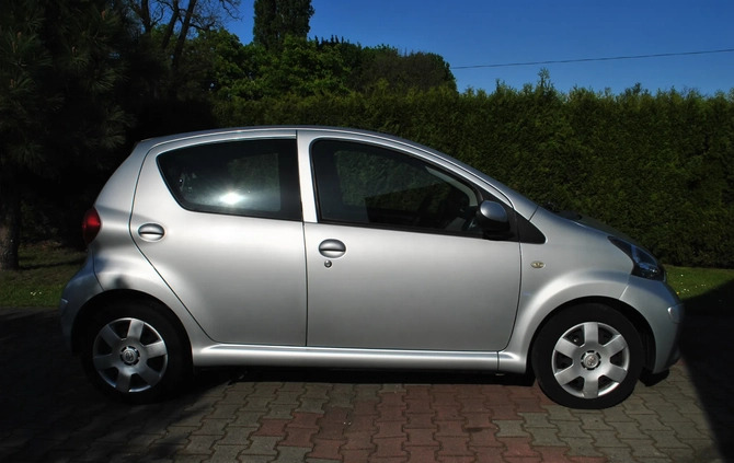 Toyota Aygo cena 11999 przebieg: 170000, rok produkcji 2007 z Barwice małe 781